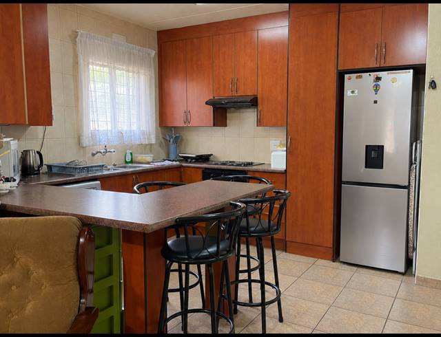 2 BEDROOM FLAT FOR SALE IN VANDERBIJLPARK SE 2